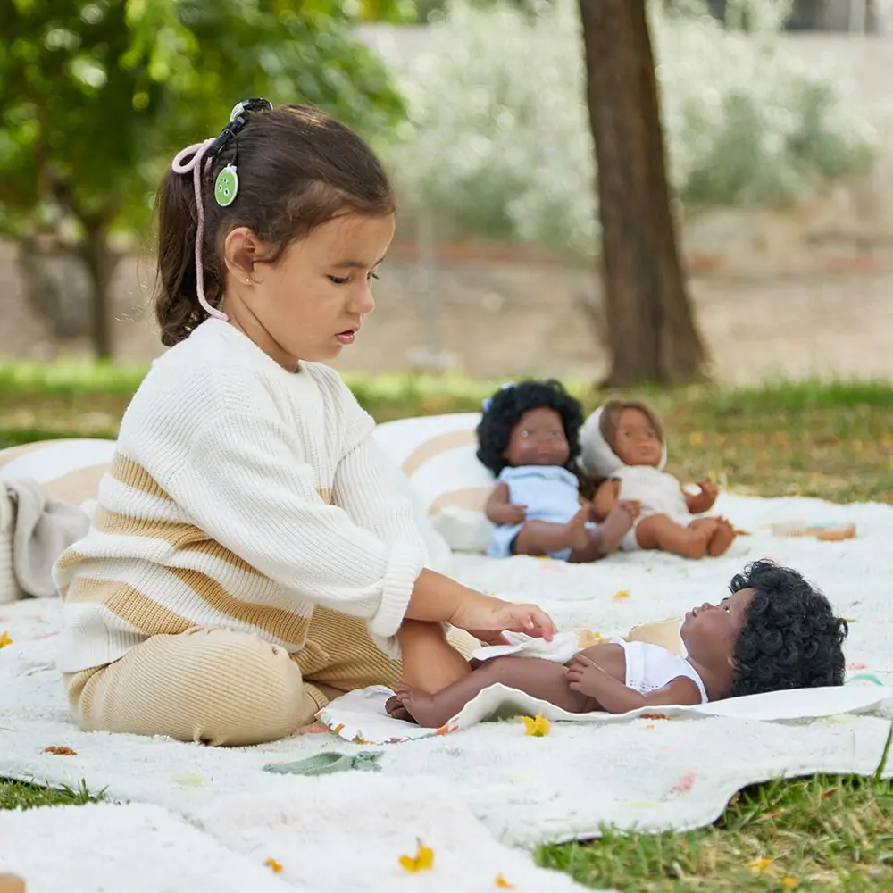 Miniland Puppe Anatomisch korrekt Haare hispanic girl 38 cm (inkl. Kleidung) – Bild 5