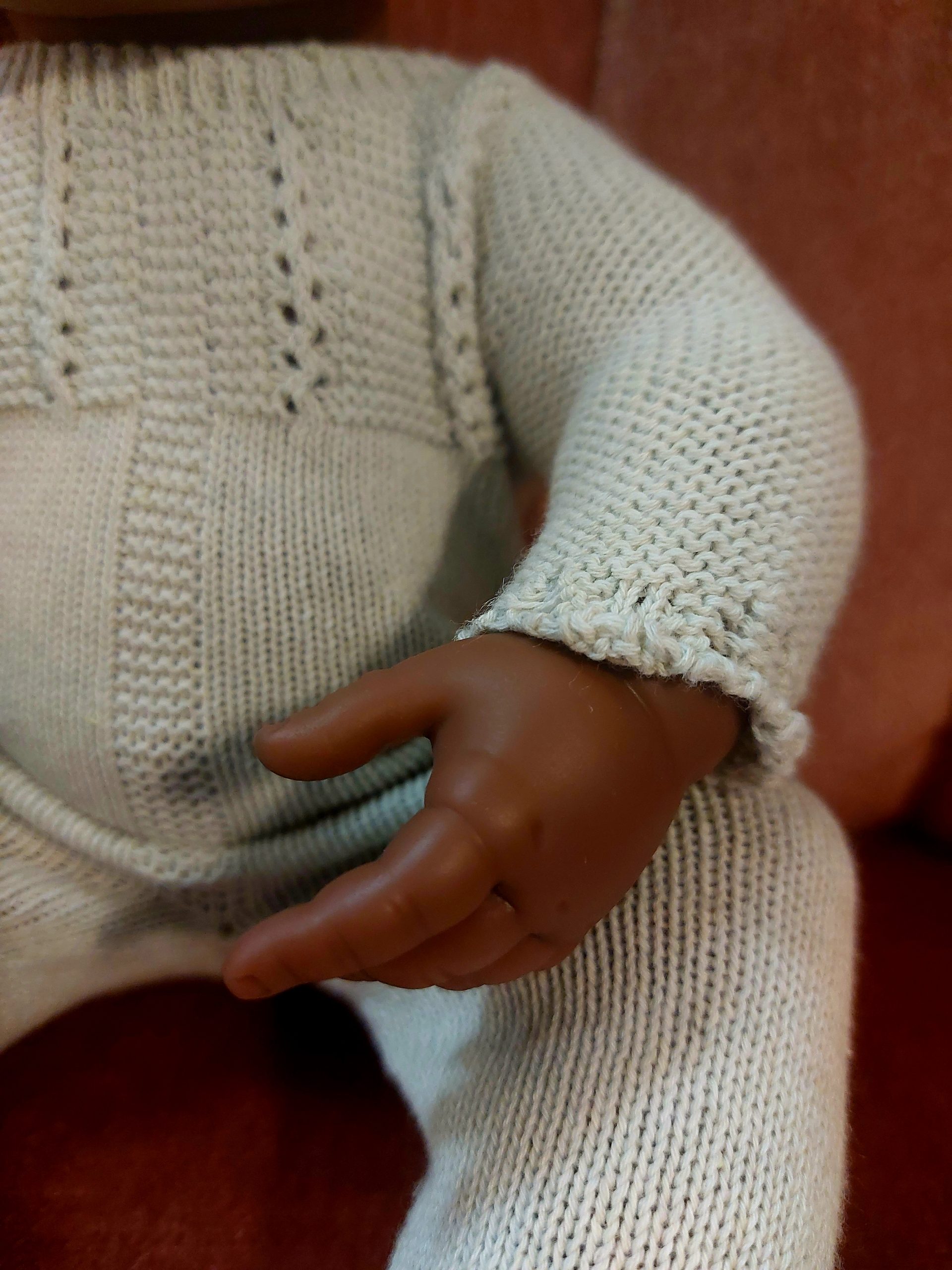 Miniland Puppe Anatomisch korrekt weiblich african 38cm (inkl. Kleidung) – Bild 3