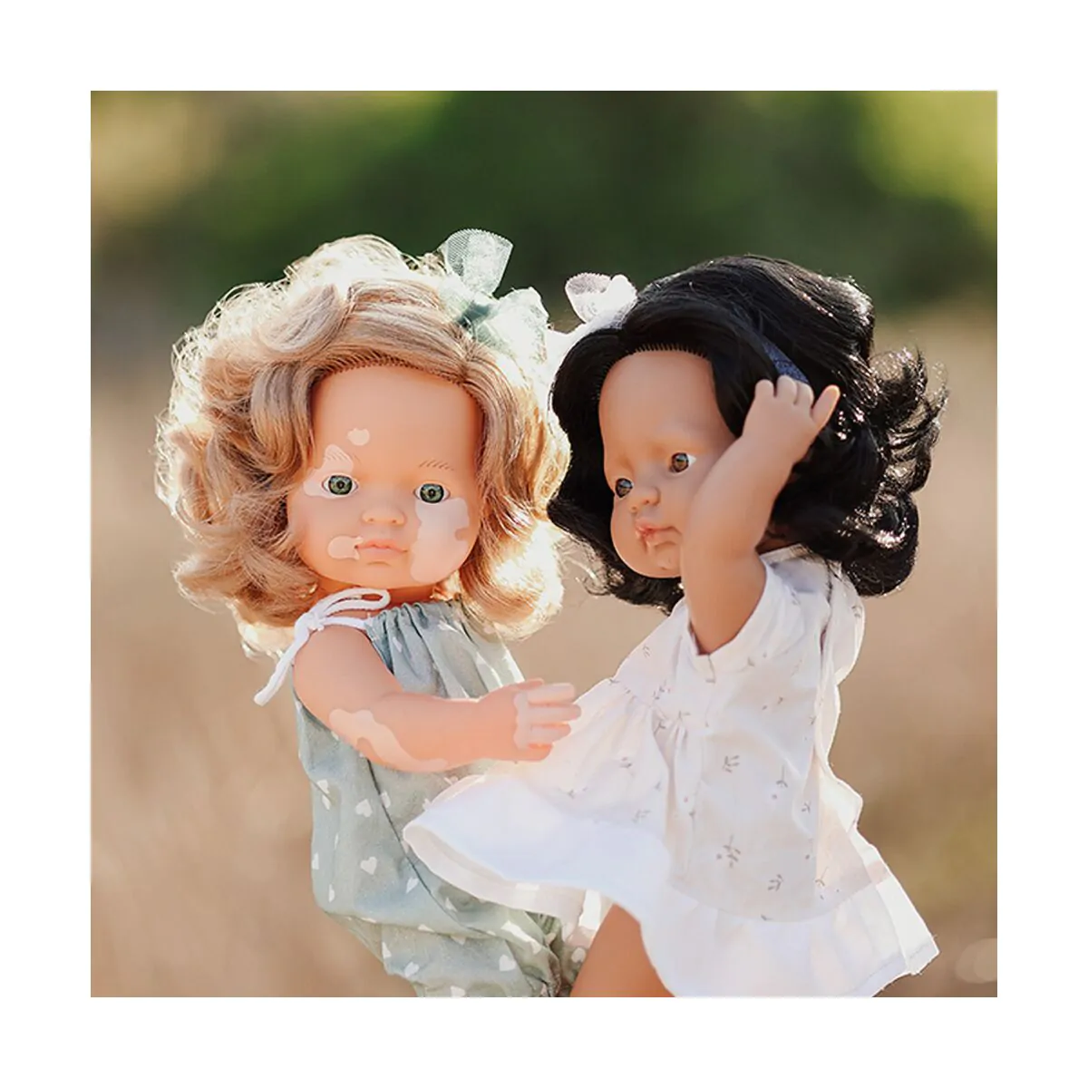 Miniland Puppe mit Pigmentflecken 38cm (inkl. Kleidung) – Bild 5