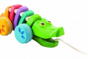 Plantoys Nachziehtier Regenbogen Krokodil