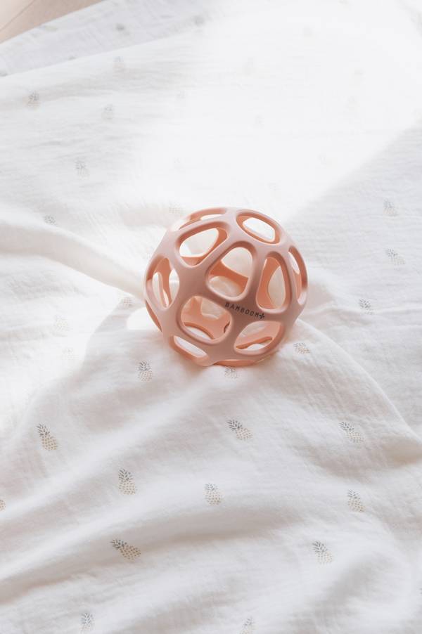 Bamboom Silikonkugel-Beißring - ROSA – Bild 6