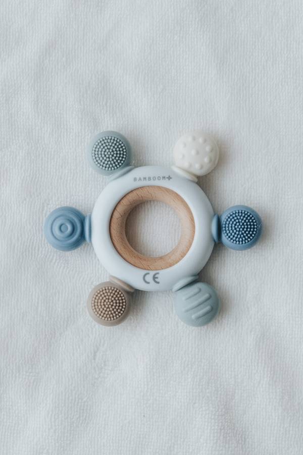 Bamboom Beißring aus Holz und Silikon - BLUE – Bild 3