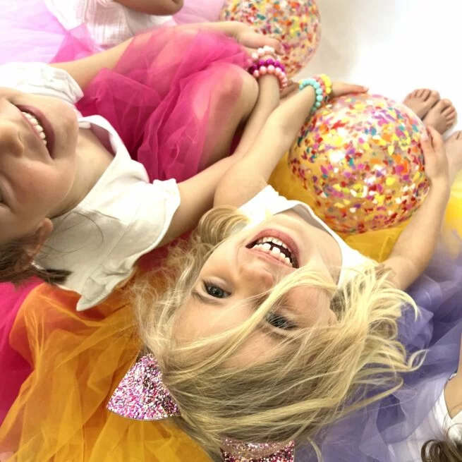 Ratatam Der recycelte Konfetti Ball 22 cm – Mehrfarbig – Bild 5