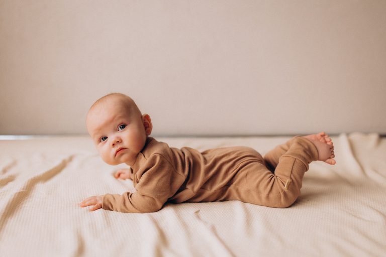 Wooly Organic Schlafanzug aus Merinowolle & Seide (light brown) – Bild 3