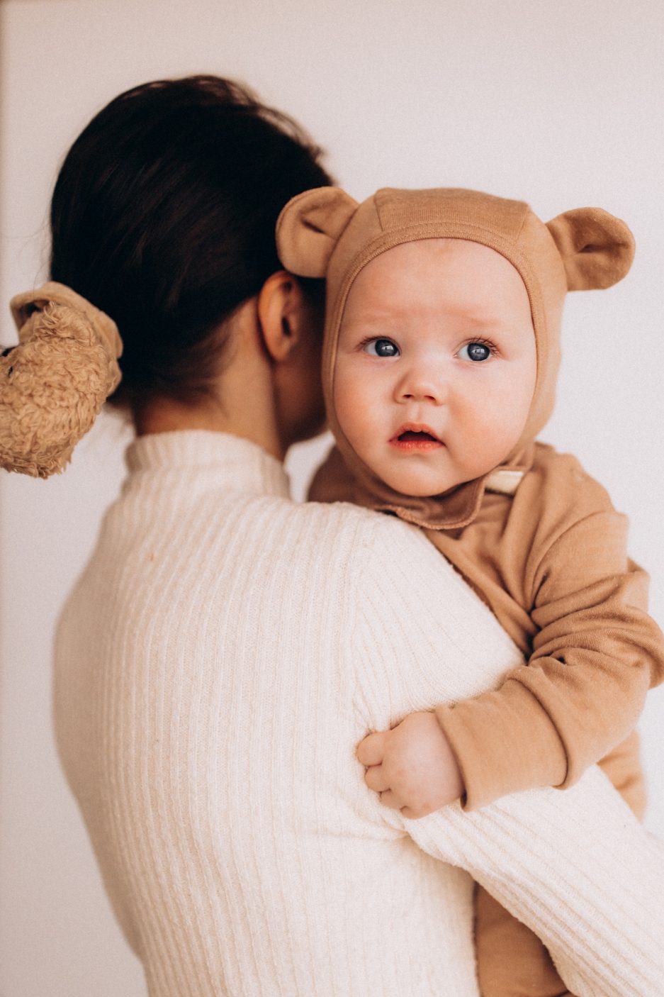 Wooly Organic Merino-Wolle/Seide Balaclava mit Teddy-Ohren (light brown) – Bild 2