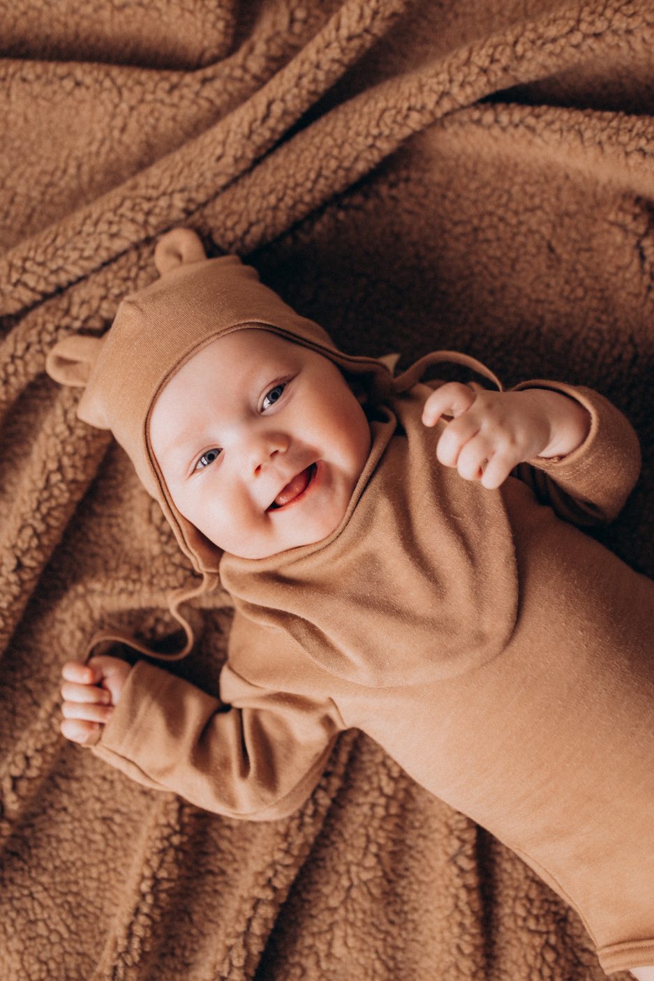 Wooly Organic Merino-Wolle/Seide Mütze mit Teddyohren (light brown) – Bild 2