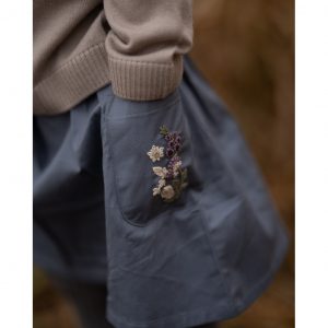 Hanevild Rock mit Stickblumen