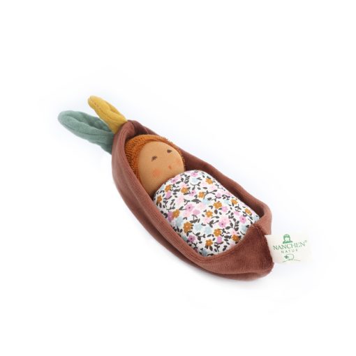 Nanchen Natur Eichenbaby im Rindenbett