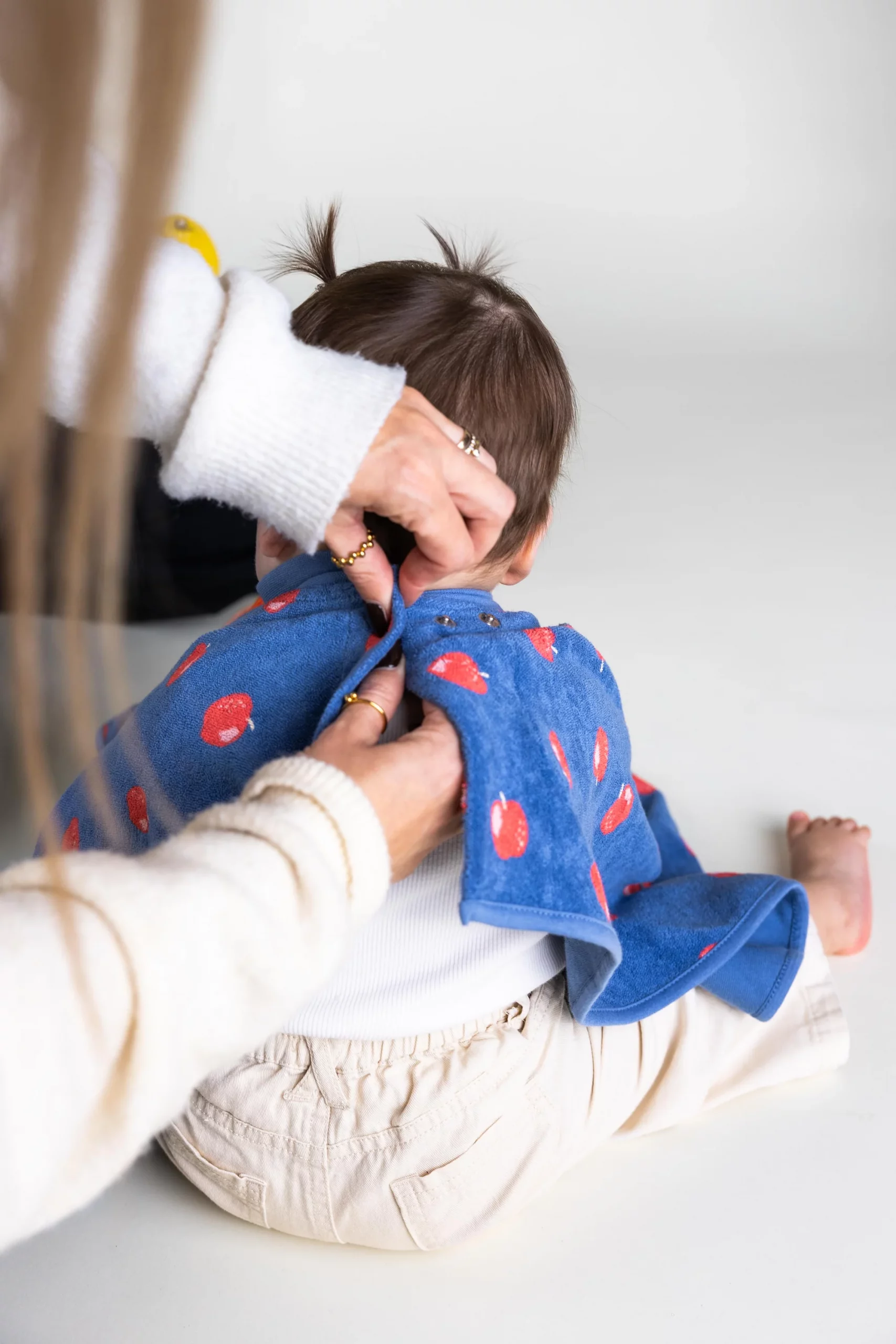 Little Casimir Lätzchen LIMITED EDITION “Boo“ Lätzchen – Midnight Apple – Bild 3