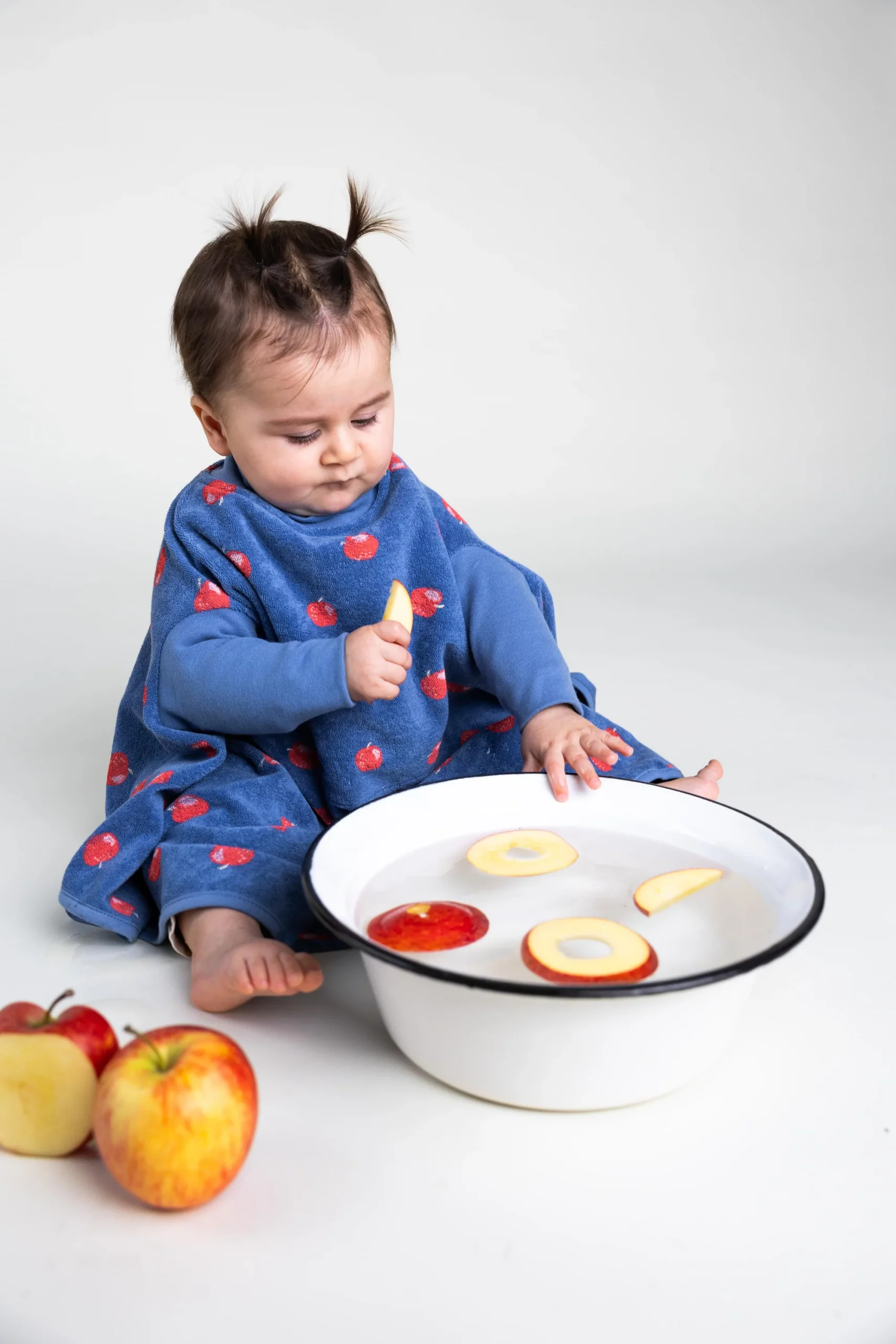 Little Casimir Lätzchen LIMITED EDITION “Boo“ Lätzchen – Midnight Apple – Bild 4