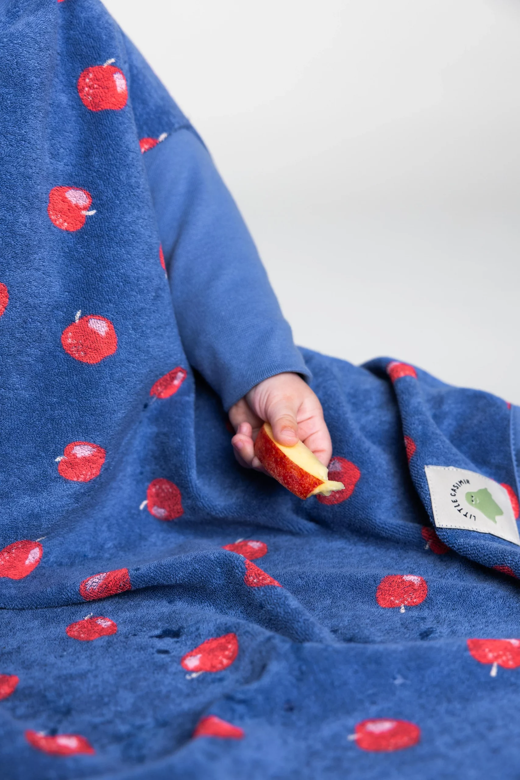 Little Casimir Lätzchen LIMITED EDITION “Boo“ Lätzchen – Midnight Apple – Bild 5