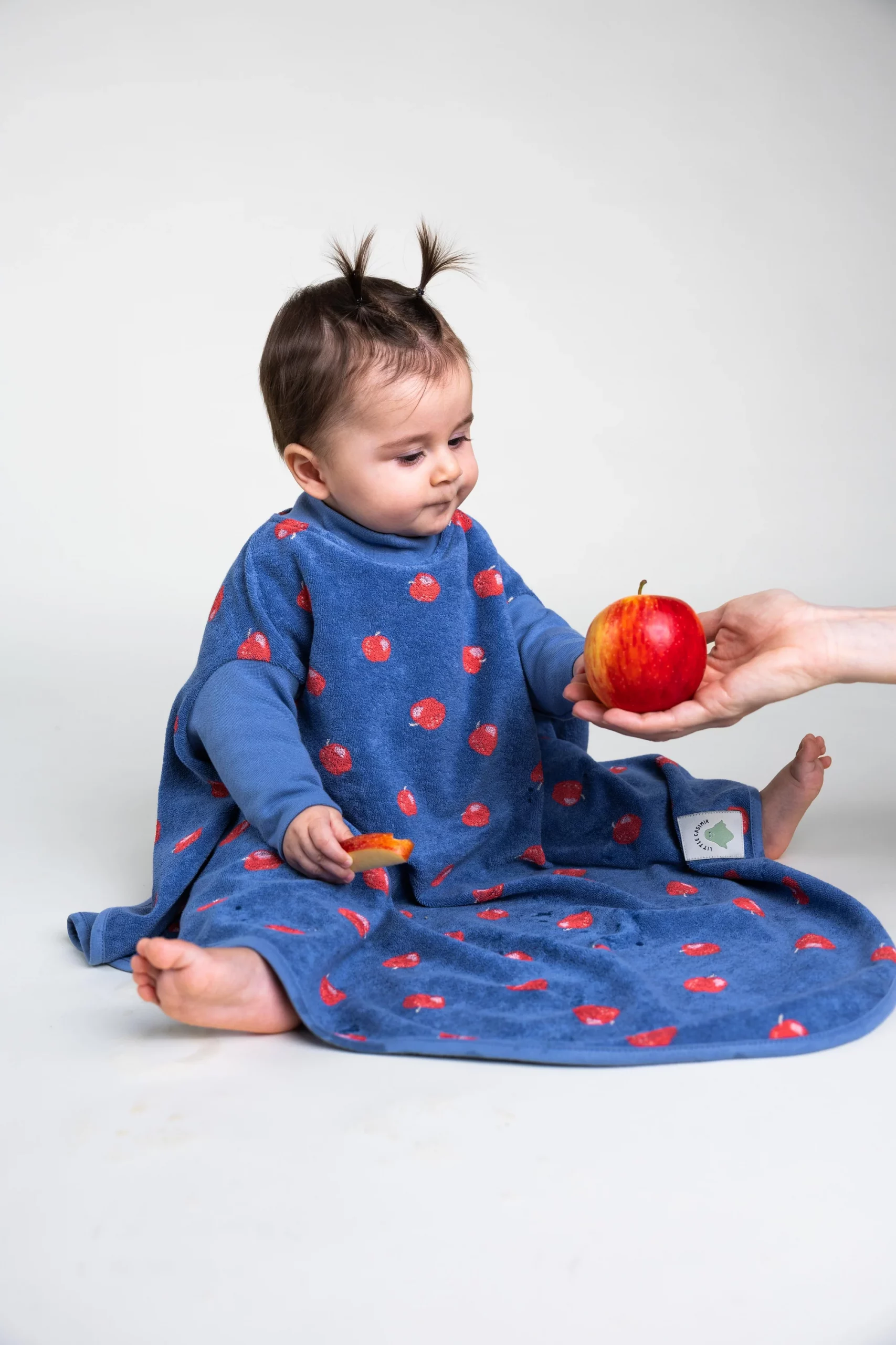 Little Casimir Lätzchen LIMITED EDITION “Boo“ Lätzchen – Midnight Apple