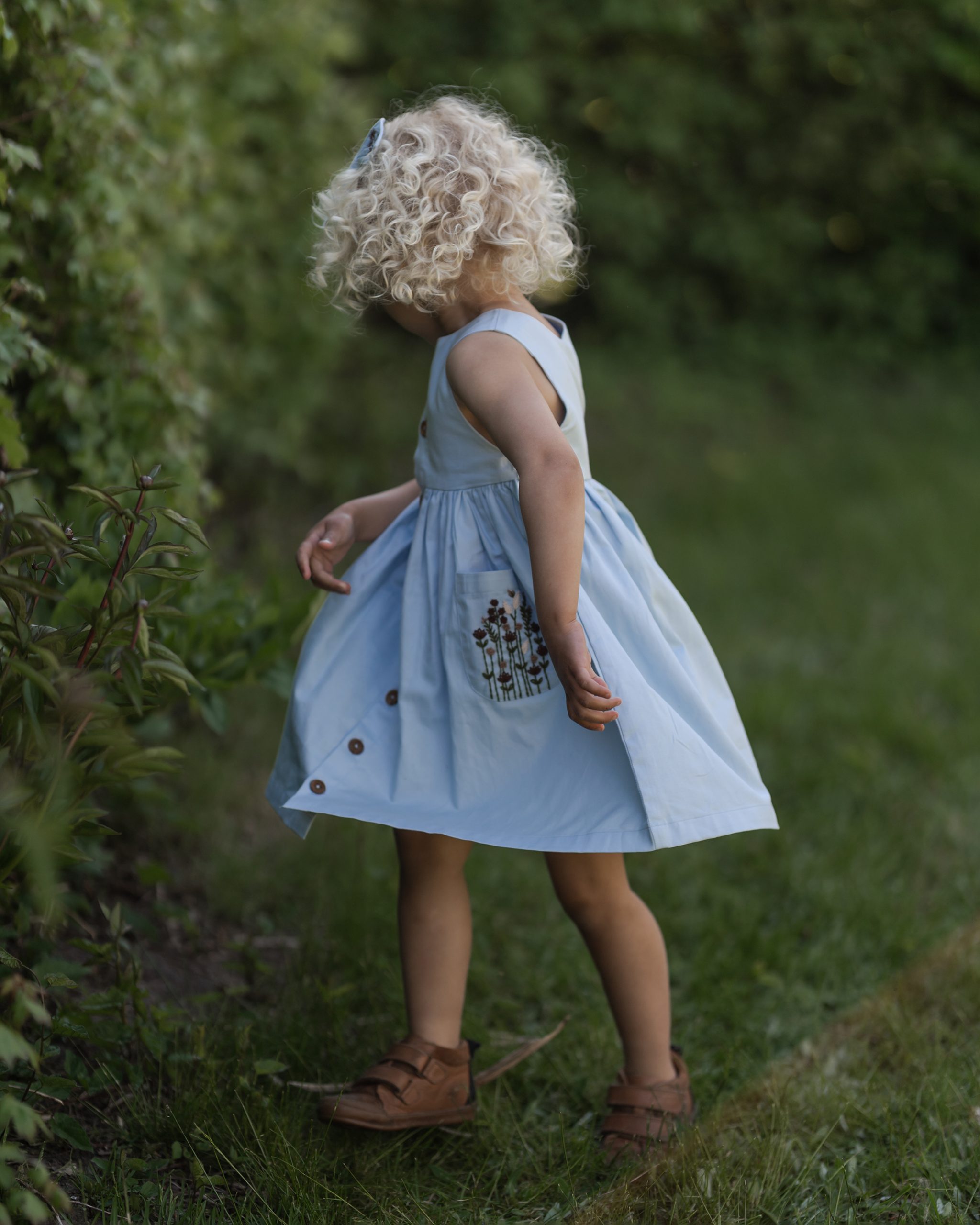 Hanevild Kleid mit Stickblumen – Bild 4